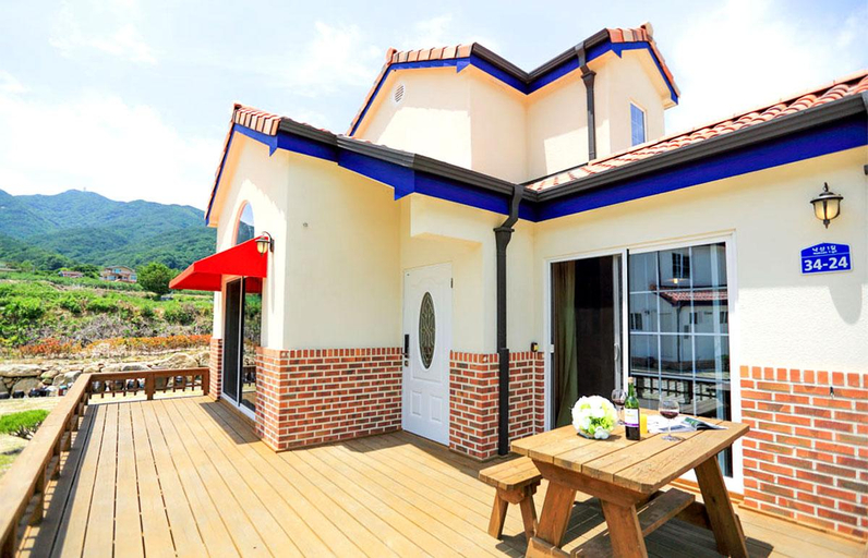 Exterior & Views 2, Cheongdo Pine Hill Pension, Dalseong