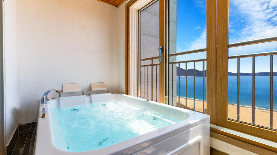 Bathroom, Taean Eoeundol Sea Travel Pension, Taean