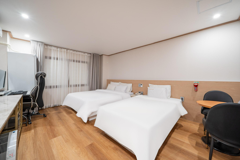 Bedroom 2, Songtan Sky Hotel, Pyeongtaek
