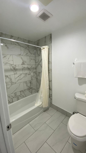 Bathroom 5, Plaza Inn Motel Los Angeles Area, Los Angeles