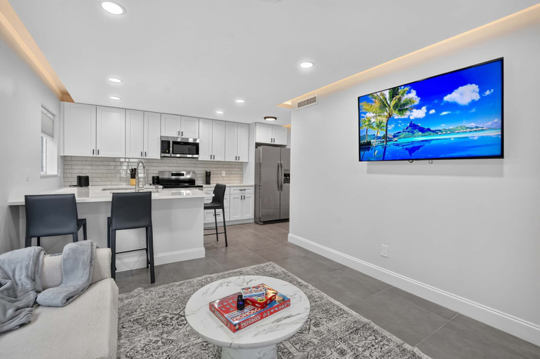 Living area 3, Coveside Hideaway 1 - Coastal Retreat, Broward
