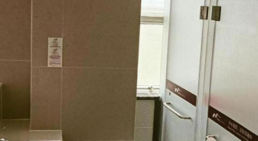Bathroom 4, Grand Nest Hotel (Tang Jia Wan Beach), Zhuhai