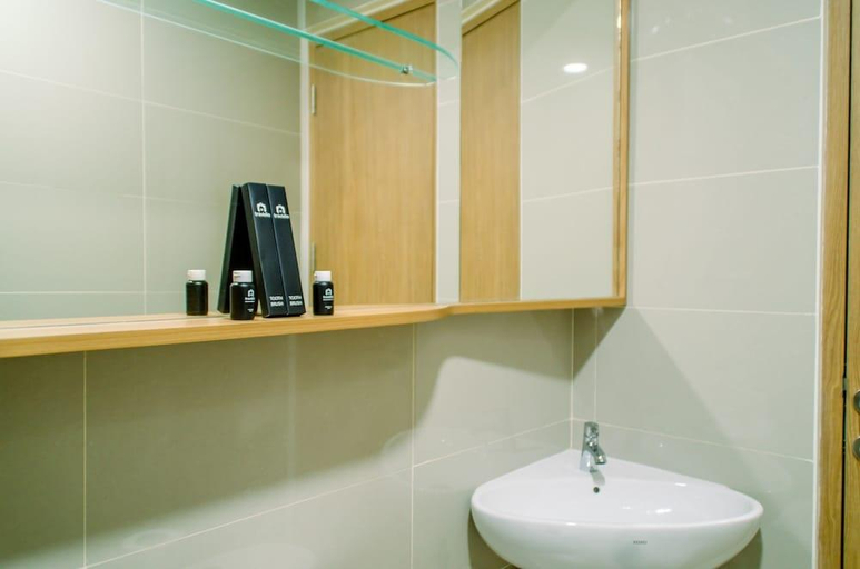 Bathroom 3, Cozy And Nice Studio At Apartment B Residence, South Tangerang