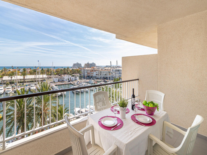 4, Apartment in Empuriabrava with Sea Views, Girona