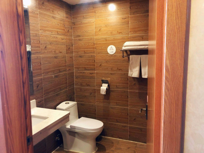 Bathroom 3, Xinyuan Shuangxin Hotel, Ili Kazakh