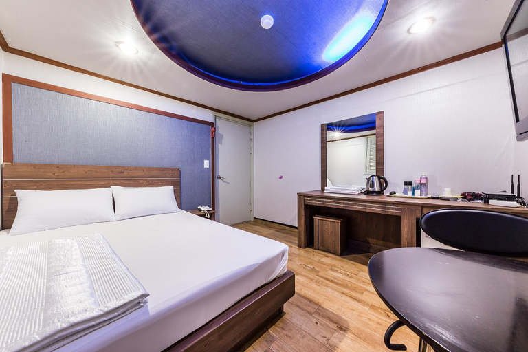 Bedroom 2, Seoul National University Wheel, Gwanak