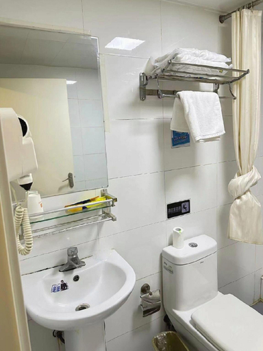 Bathroom 2, 7 Days Inn (Chengde Mountain Resort ), Chengde