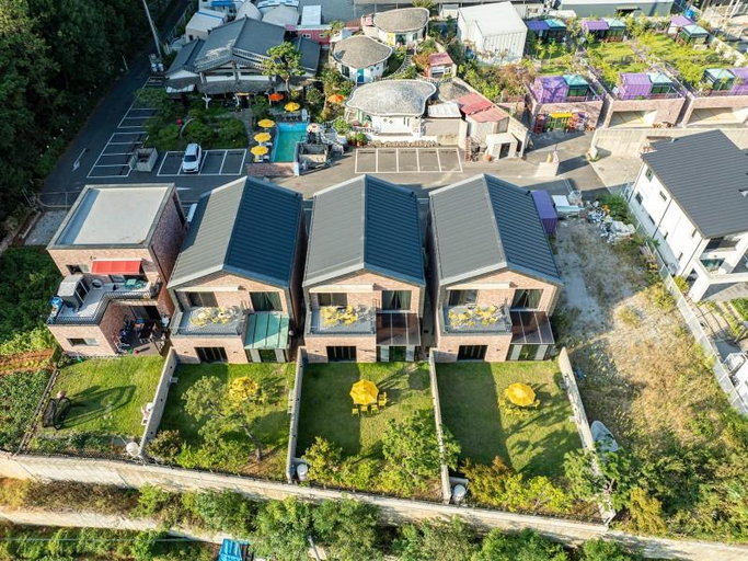 Exterior & Views 1, Paju Terra Pension Pool Villa, Paju