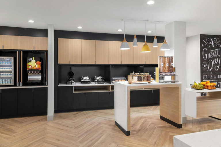 Food & Drinks 5, Towneplace Suites by Marriott Holland, Ottawa