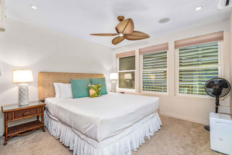 Room 4, Hale Hui Kai 208 - Ocean View Luxury Condo on the Best Beach on Maui, Split AC!, Maui