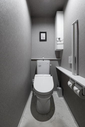 Bathroom 3, The Obsidian, Sapporo