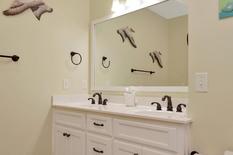Bathroom 4, Four Winds Cottage, Gulf