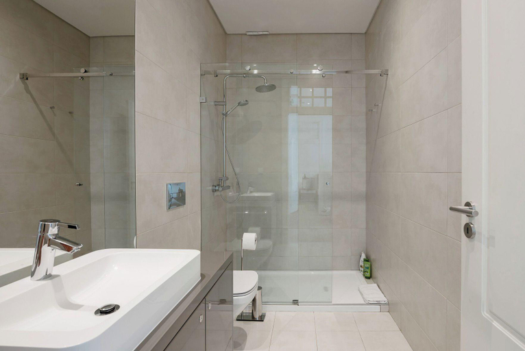 Bathroom 4, Lis001 · Mid-century Inspired Apartment w/ River Views, Lisbon