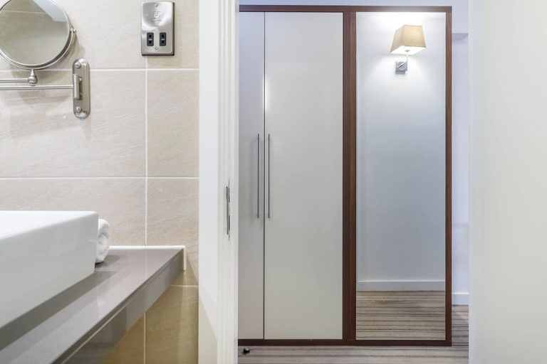 Bathroom 4, Garner Hotel Preston Samlesbury by IHG, Lancashire