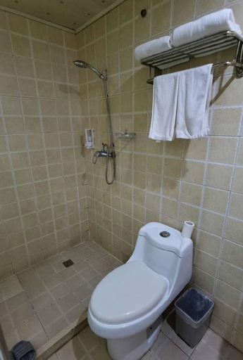 Bathroom 3, 99 Inn (Shanghai Jiading Malu Qipeicheng), Shanghai