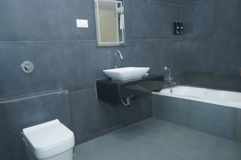 Bathroom 4, Areca Palms Hotel and Resort Daman and Diu, Daman