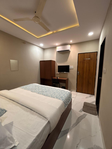 Bedroom 4, Hotel Golden Glory, Indore
