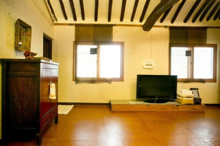 5, Jeonju Hanok Village Ihwa Old House Pension, Jeonju