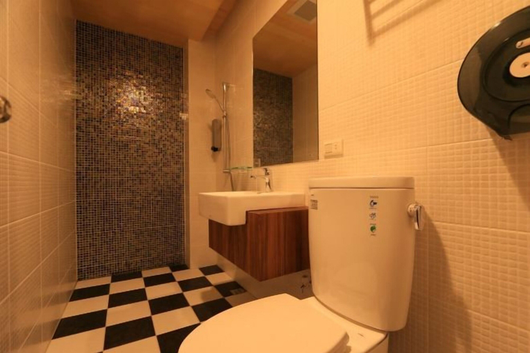 Bathroom 5, Mystery 13 Hostel, Yilan
