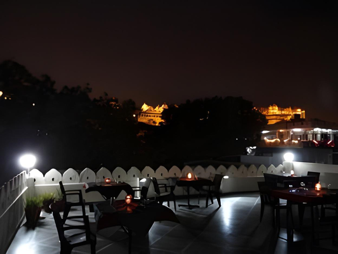 Food & Drinks 5, Hotel Dine 11, Udaipur