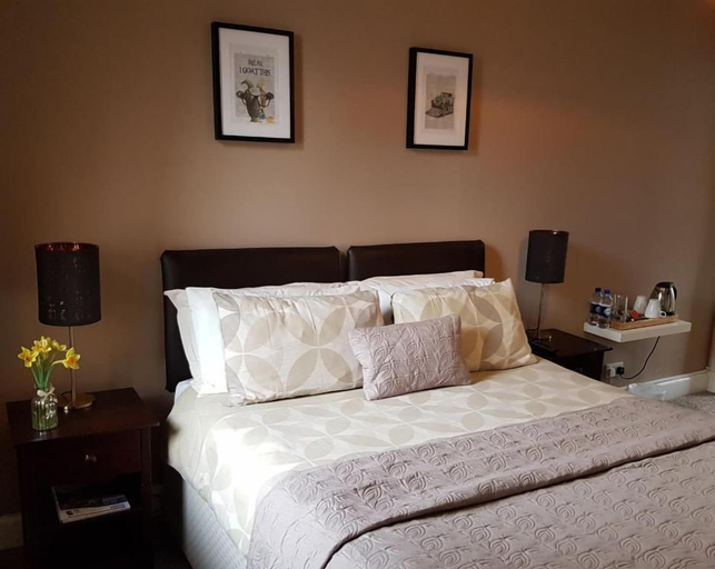 Bedroom 2, The Old Cross Inn, Perthshire and Kinross