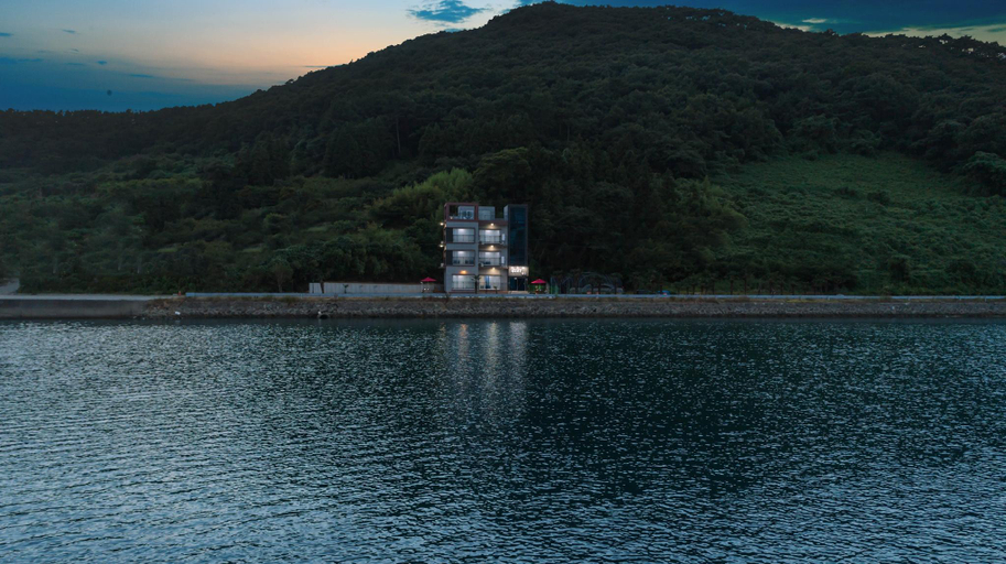 Others 2, Tongyeong Islet Pension, Tongyeong
