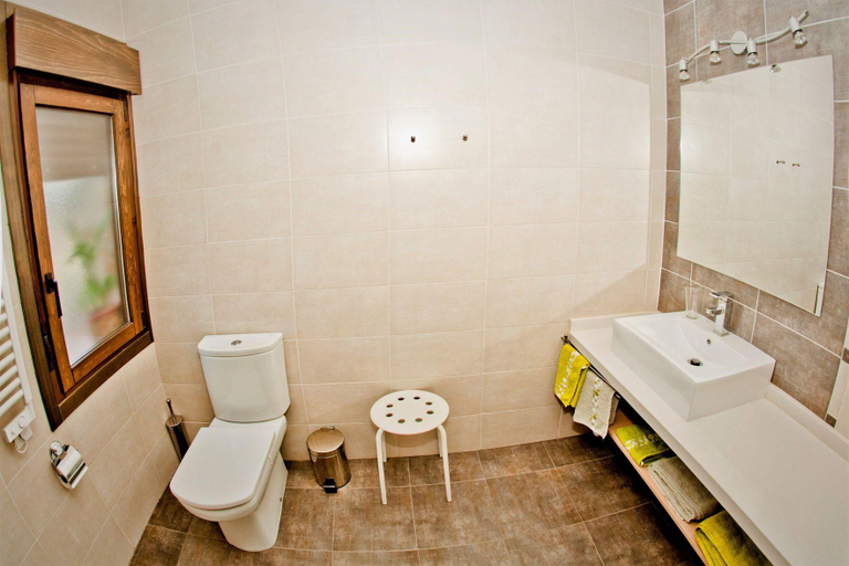 Bathroom, Apartamentos El Roble, Cáceres