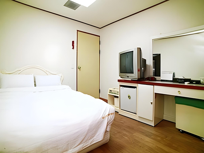 Bedroom 3, Grand Park Hotel, Yongin