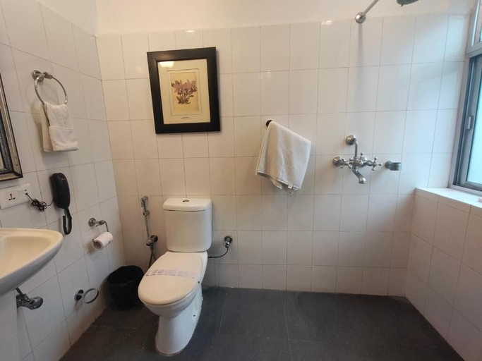 Bathroom 4, The Elgin Fairlawn Kolkata, Kolkata