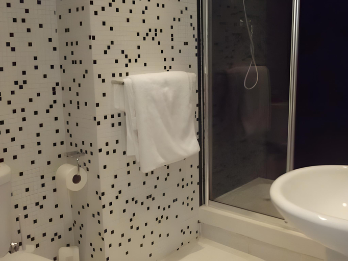 Bathroom, Broad Oaks B and B, Solihull