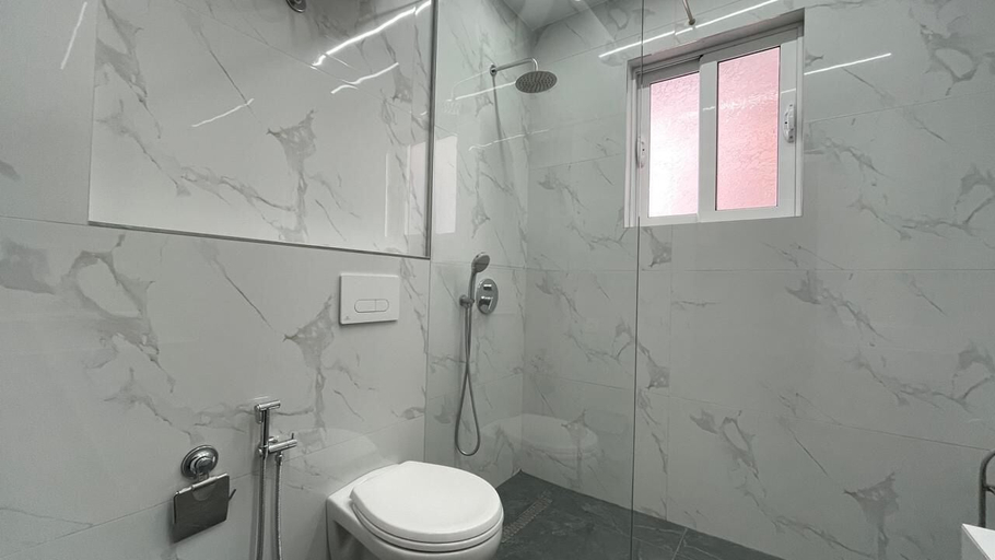 Bathroom 3, Skapeta Apartments, Sarandës