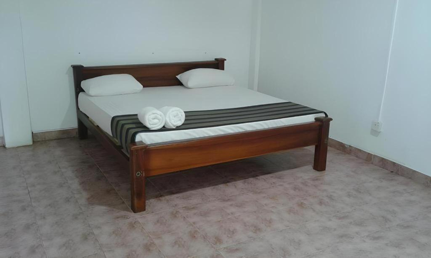 Bedroom 4, The Pub, N. Palatha Central