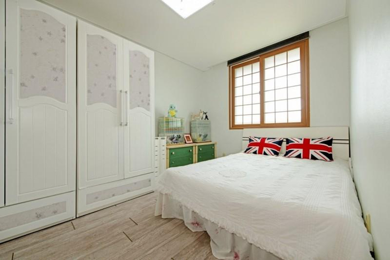 Bedroom 2, Taean Mongsanpo Pension, Taean
