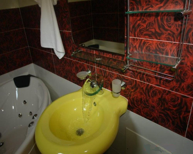 Bathroom 3, Hotel Kosova Park, Istok