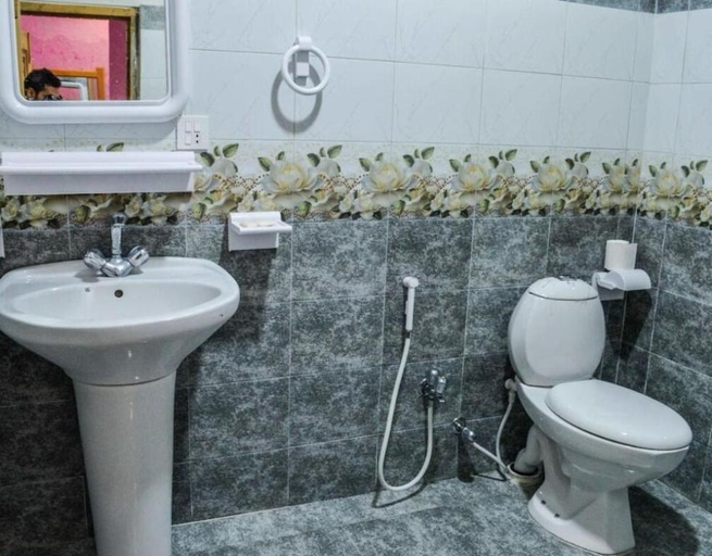 Bathroom, Hotel Kashmir Lodge, Azad Kashmir
