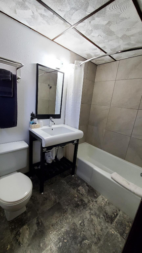 Bathroom, The Carter inn, Washakie
