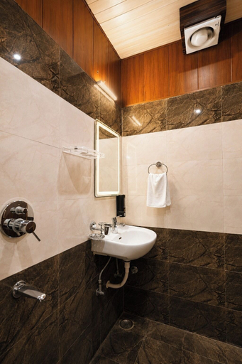 Bathroom, The Gautam Resort, Varanasi