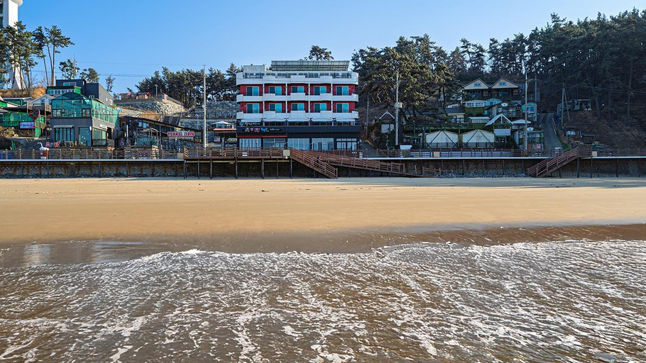 Exterior & Views 5, Taean Manliponia Pension, Taean