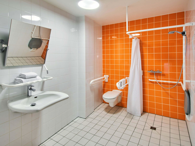 Bathroom 5, B&B Hotel Frankfurt-Hbf, Frankfurt am Main
