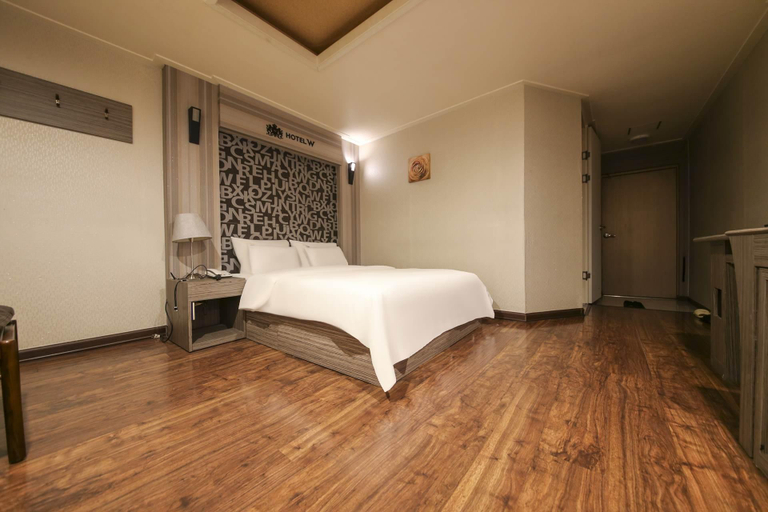 Bedroom 4, Cheonan W, Cheonan