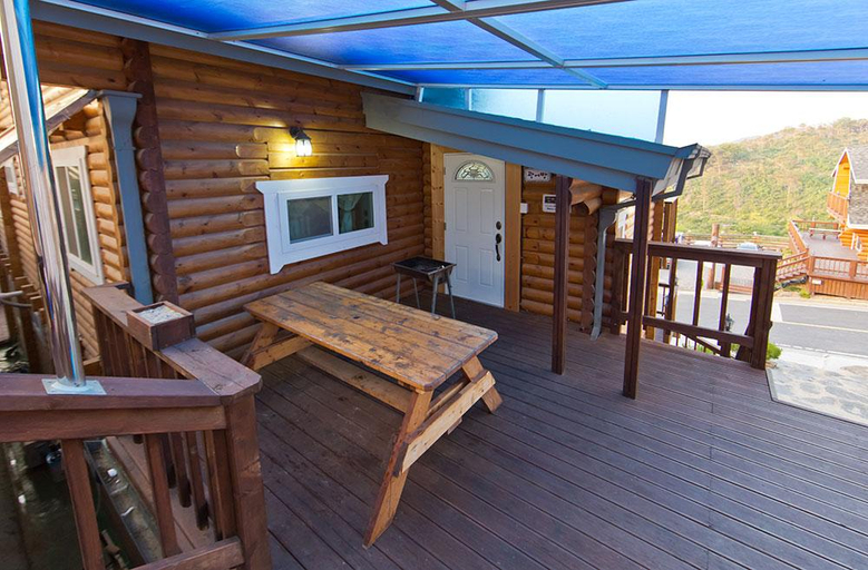 Others 4, Boryeong Haesol Log Pension, Boryeong