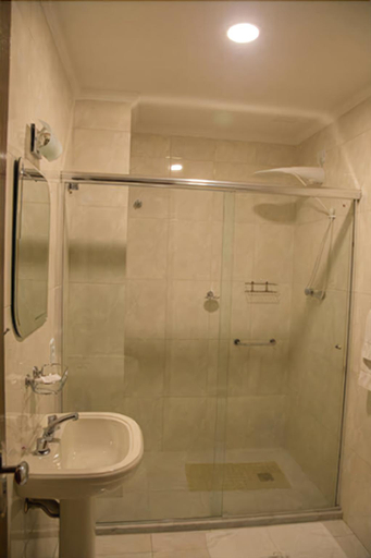 Bathroom, Carmen Palace Hotel, São Lourenço