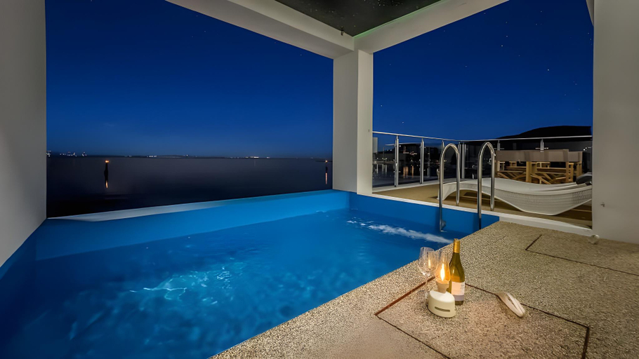 Sport & Beauty 3, Pohang Overlooking Pool Villa, Pohang