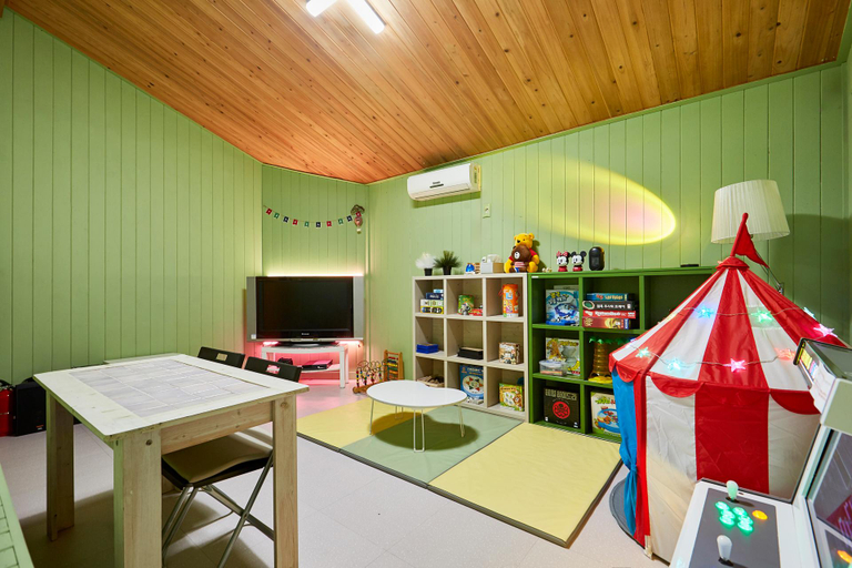 Family & Kids 4, Taean Solgrim Pension, Taean