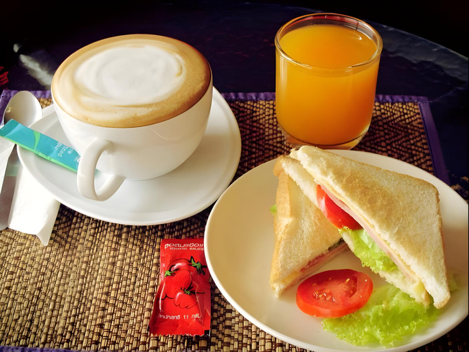 Food & Drinks 4, Jaroensin Place, Muang Buri Ram