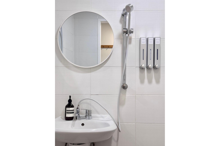 Bathroom, circle stay, Dong
