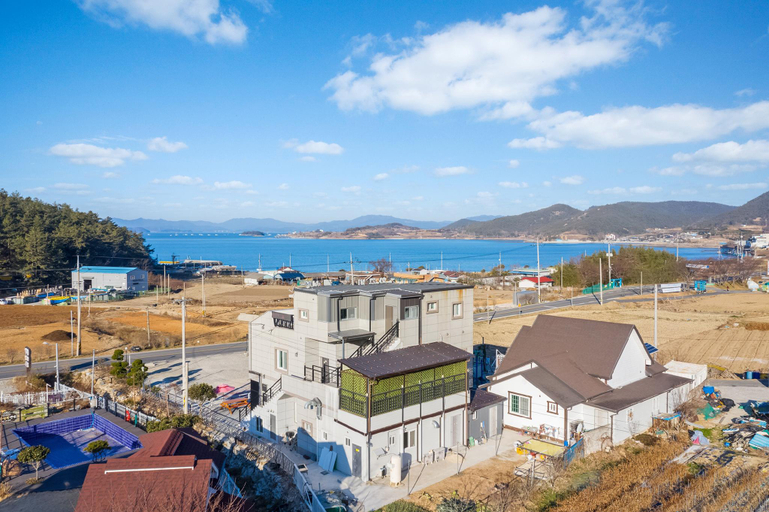 Others 2, Yeosu Golden Pension, Yeosu
