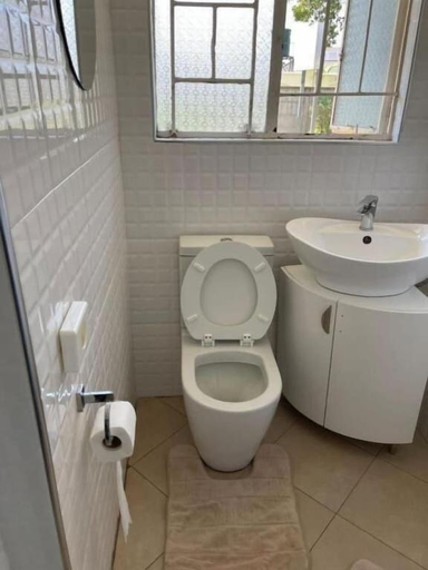 Bathroom 3, The Hawks Bed and Breakfast, Harare