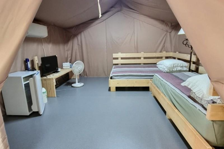 Bedroom 2, Hongcheon Coco Vivaldi Glamping Caravan, Chuncheon