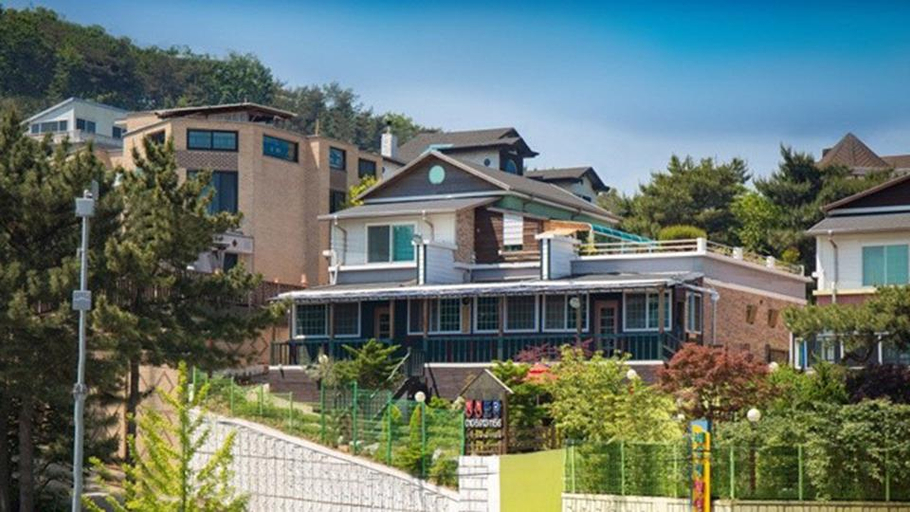 Exterior & Views 3, Daebudo Haesolgil Pension, Hwaseong